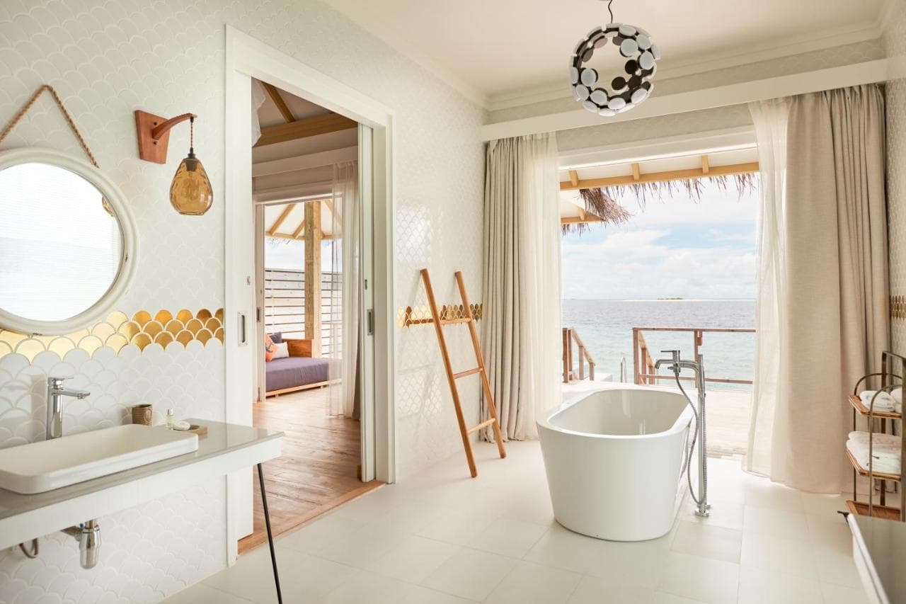 Iru Veli Maldives bathtub