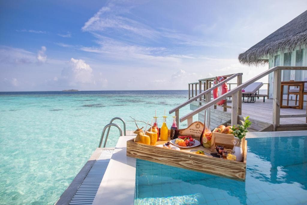 Iru Veli Maldives infinity pool